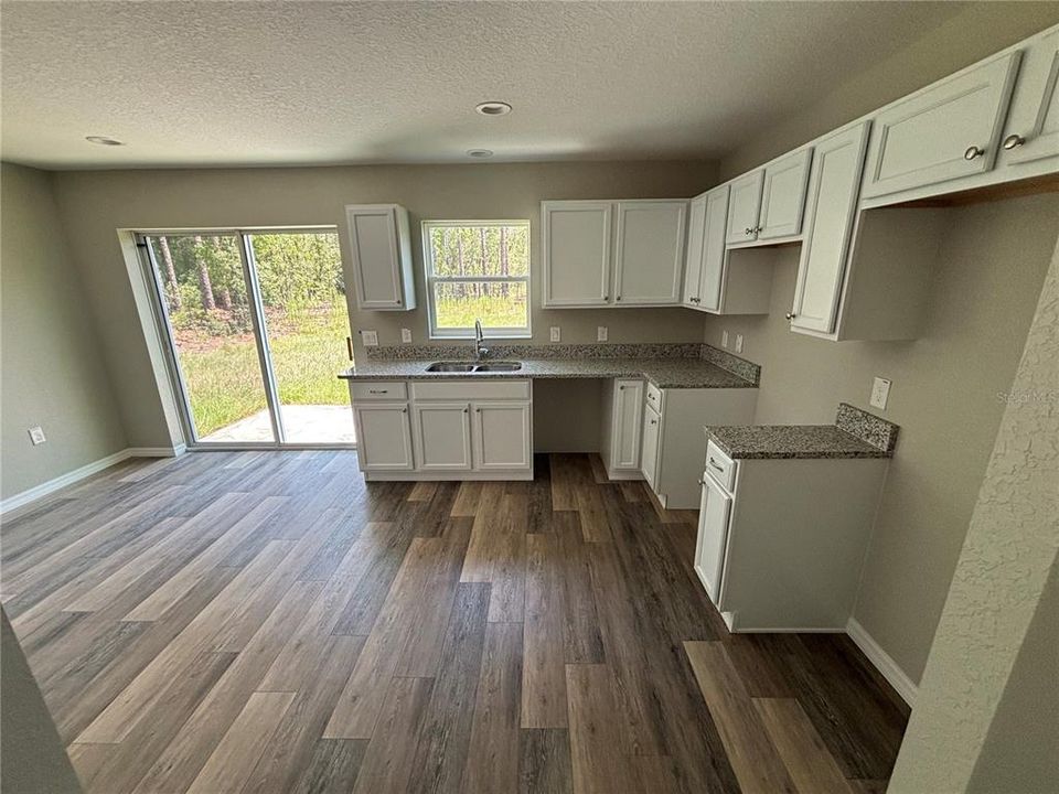 En Venta: $245,000 (3 camas, 2 baños, 1099 Pies cuadrados)