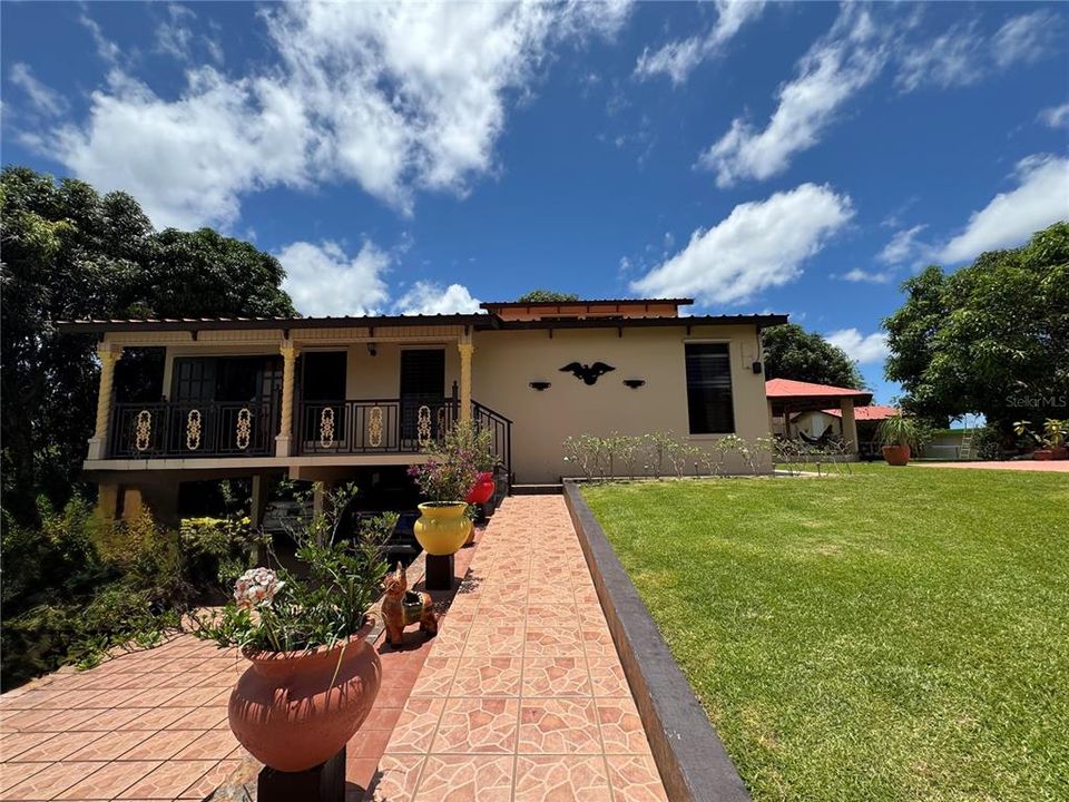 最近售出: $350,000 (4 贝兹, 2 浴室, 63000 平方英尺)