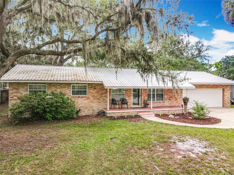 Recently Sold: $419,000 (3 beds, 2 baths, 1844 Square Feet)