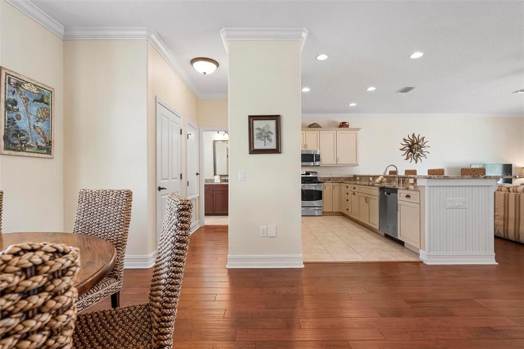 Под контрактом: $1,529,000 (3 спален, 2 ванн, 2184 Квадратных фут)