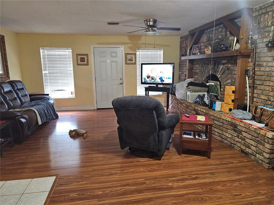 For Sale: $850,000 (4 beds, 4 baths, 1968 Square Feet)