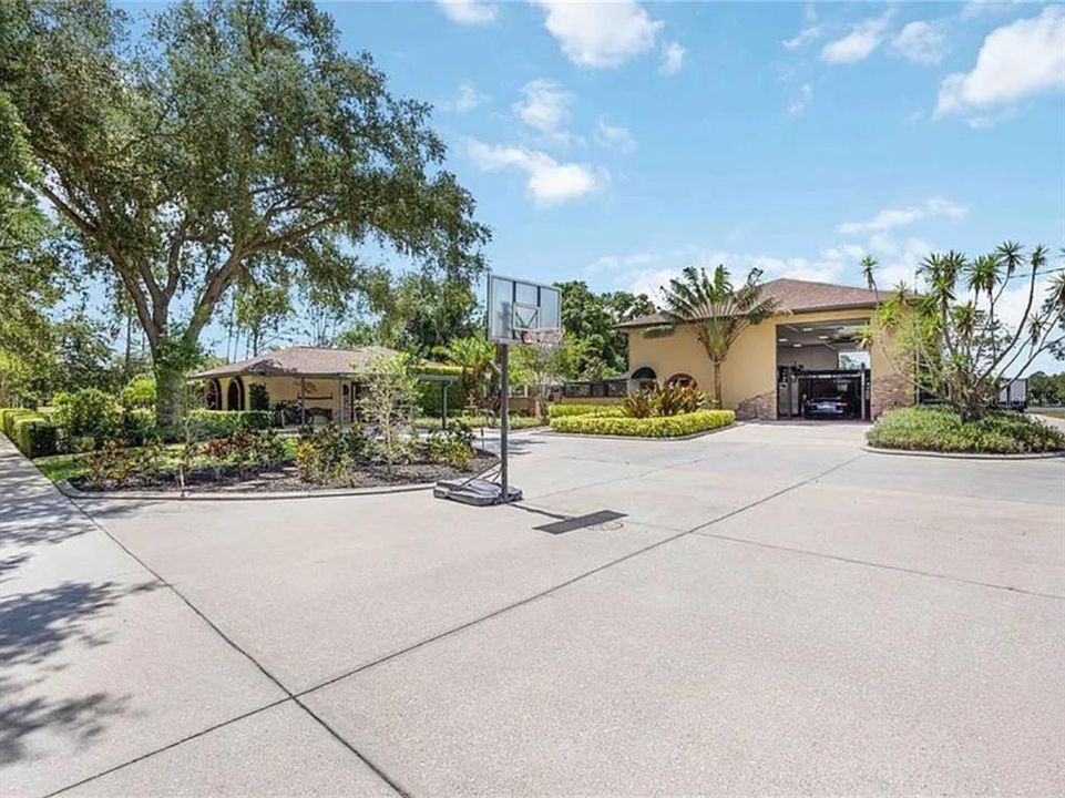 For Sale: $1,249,900 (3 beds, 2 baths, 2603 Square Feet)