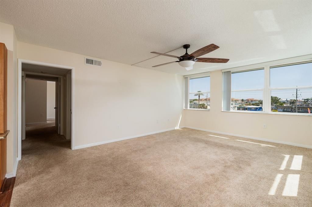 待售: $650,000 (2 贝兹, 2 浴室, 1450 平方英尺)