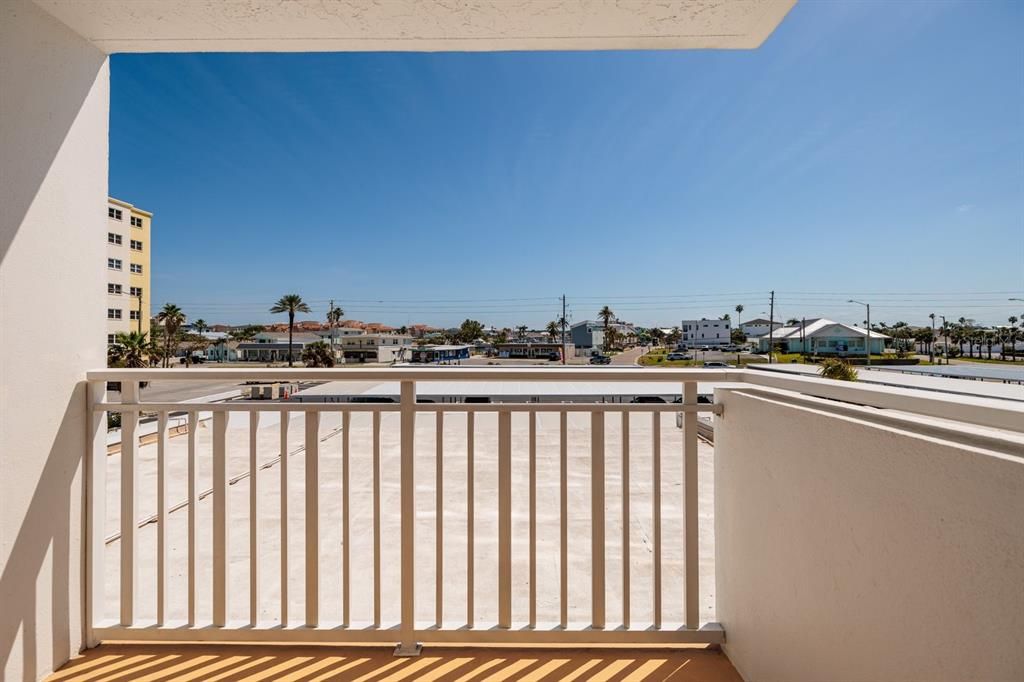 待售: $650,000 (2 贝兹, 2 浴室, 1450 平方英尺)