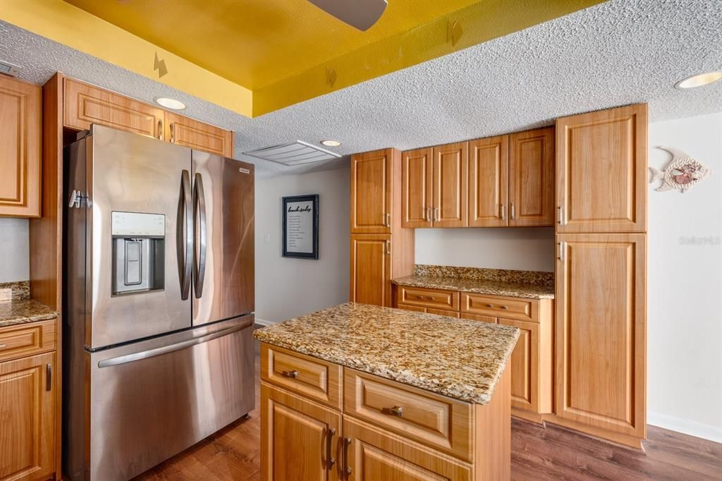 待售: $650,000 (2 贝兹, 2 浴室, 1450 平方英尺)