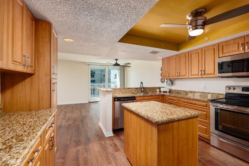 待售: $650,000 (2 贝兹, 2 浴室, 1450 平方英尺)