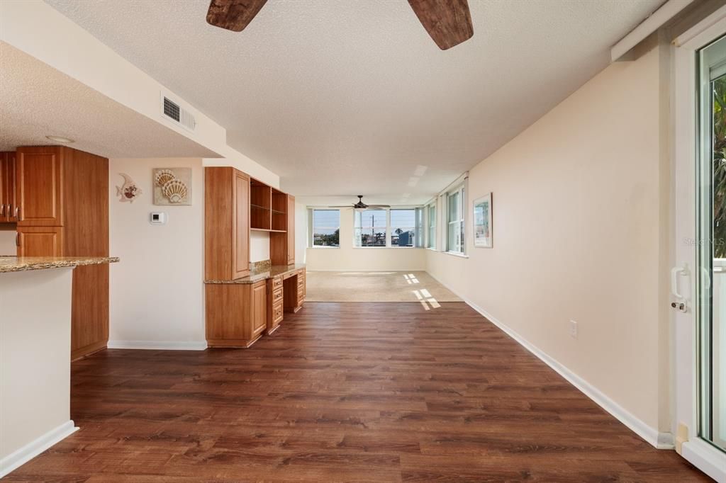 待售: $650,000 (2 贝兹, 2 浴室, 1450 平方英尺)