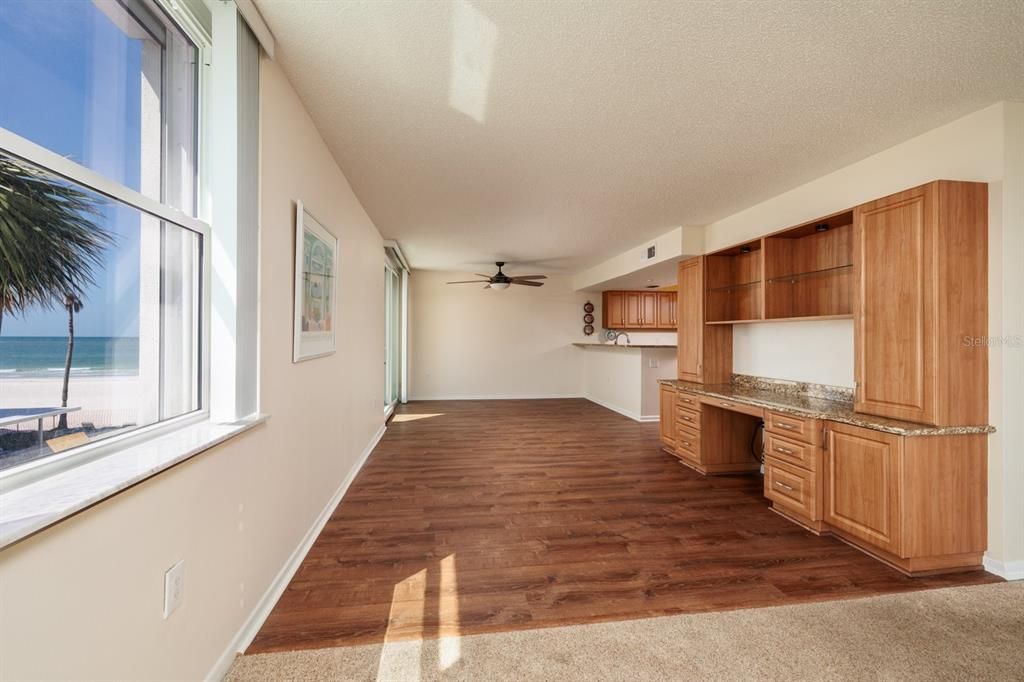 待售: $650,000 (2 贝兹, 2 浴室, 1450 平方英尺)