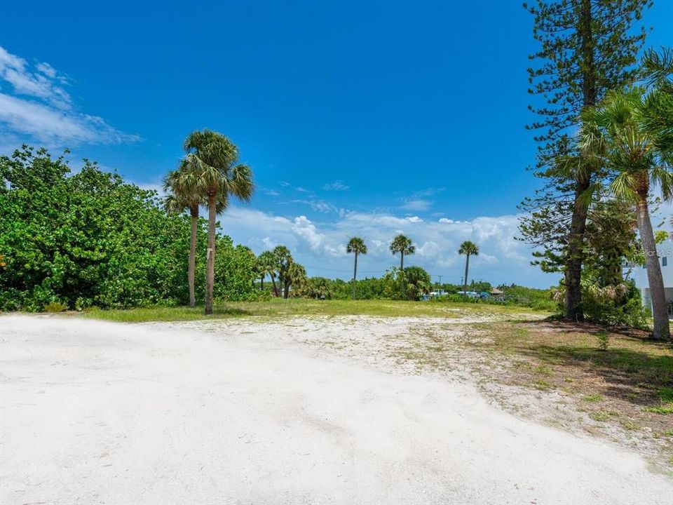 待售: $1,750,000 (0.98 acres)