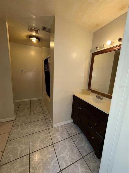 Active With Contract: $147,000 (2 beds, 1 baths, 832 Square Feet)