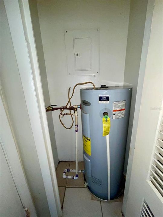 Active With Contract: $147,000 (2 beds, 1 baths, 832 Square Feet)