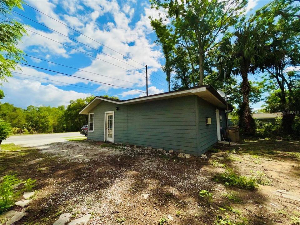 Active With Contract: $147,000 (2 beds, 1 baths, 832 Square Feet)