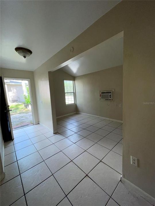 Active With Contract: $147,000 (2 beds, 1 baths, 832 Square Feet)