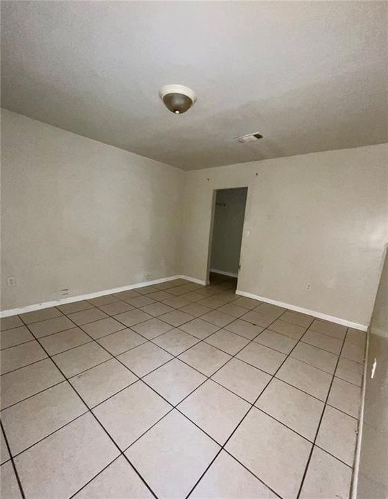 Active With Contract: $147,000 (2 beds, 1 baths, 832 Square Feet)