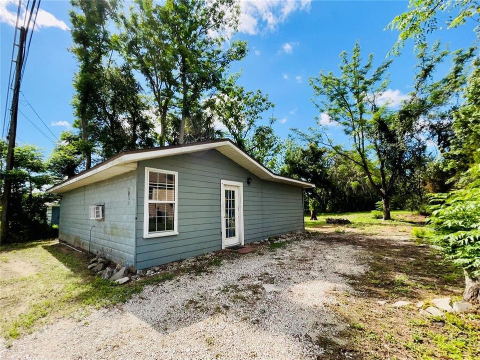 Active With Contract: $147,000 (2 beds, 1 baths, 832 Square Feet)