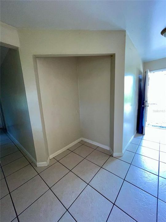 Active With Contract: $147,000 (2 beds, 1 baths, 832 Square Feet)