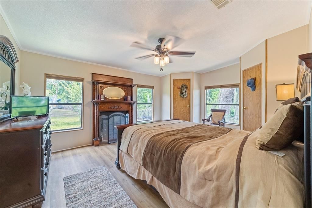 Active With Contract: $535,000 (4 beds, 3 baths, 1718 Square Feet)