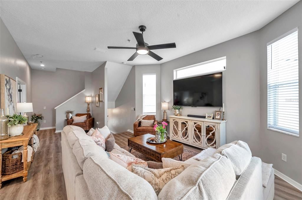 For Sale: $359,000 (3 beds, 3 baths, 1793 Square Feet)