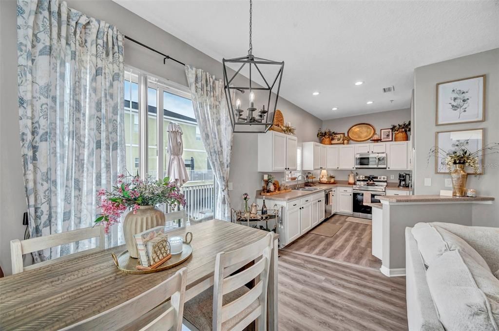 For Sale: $359,000 (3 beds, 3 baths, 1793 Square Feet)