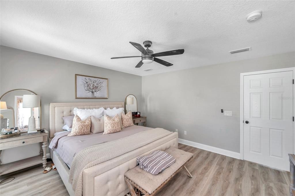 For Sale: $359,000 (3 beds, 3 baths, 1793 Square Feet)