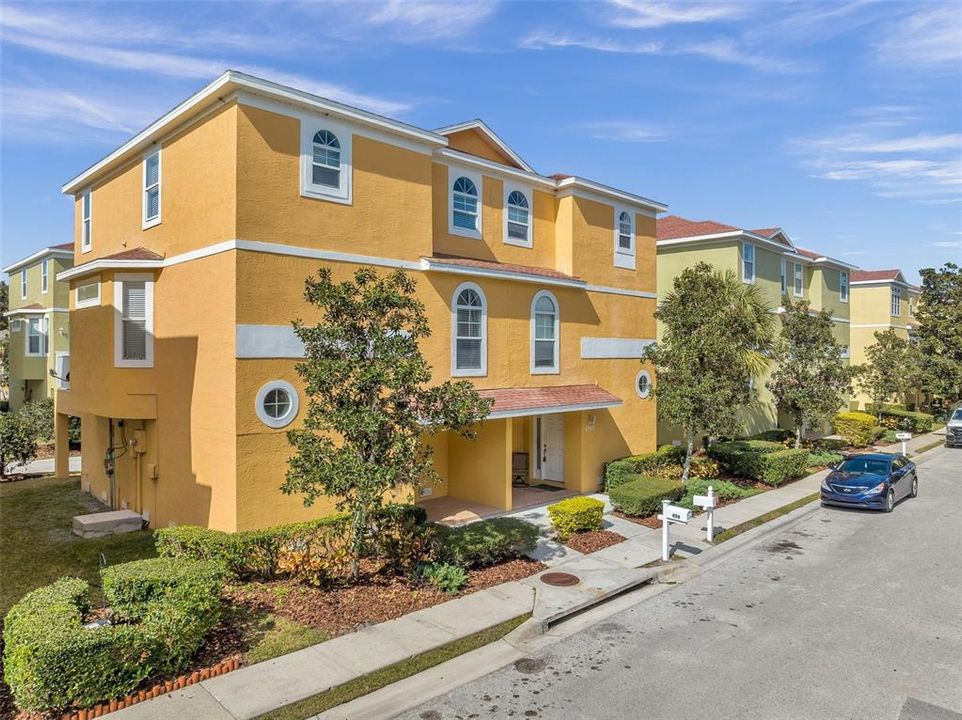 For Sale: $359,000 (3 beds, 3 baths, 1793 Square Feet)