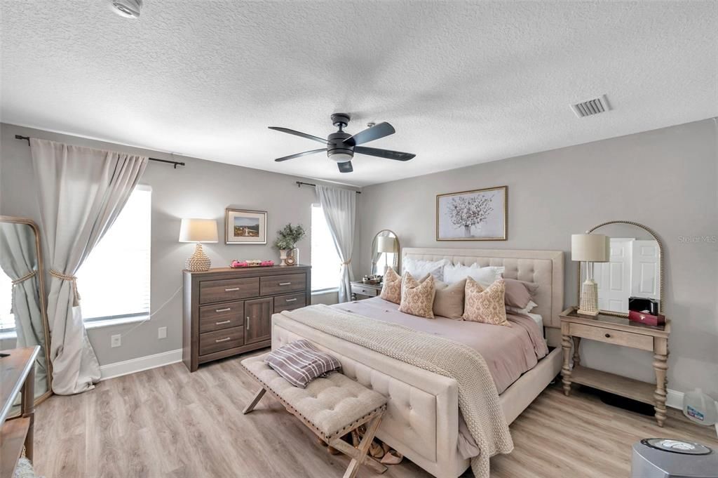 For Sale: $359,000 (3 beds, 3 baths, 1793 Square Feet)