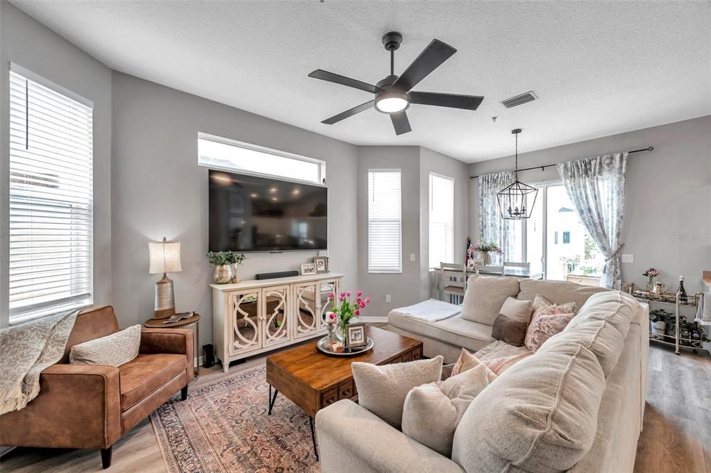 For Sale: $359,000 (3 beds, 3 baths, 1793 Square Feet)