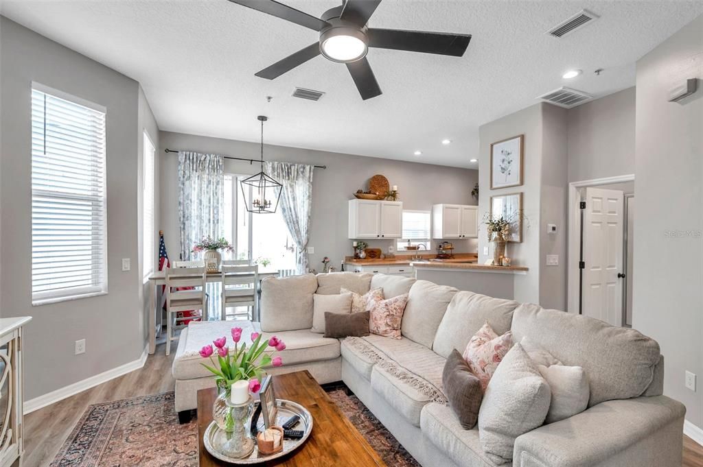 For Sale: $359,000 (3 beds, 3 baths, 1793 Square Feet)