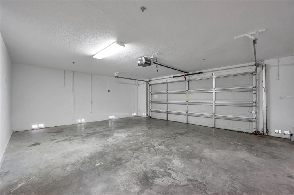 For Sale: $359,000 (3 beds, 3 baths, 1793 Square Feet)