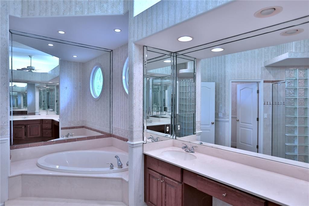 For Sale: $2,550,000 (3 beds, 3 baths, 3673 Square Feet)