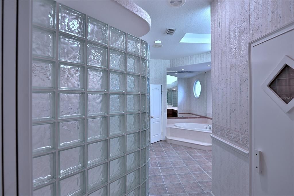 For Sale: $2,550,000 (3 beds, 3 baths, 3673 Square Feet)