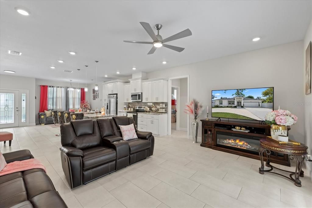 For Sale: $525,000 (4 beds, 2 baths, 1853 Square Feet)