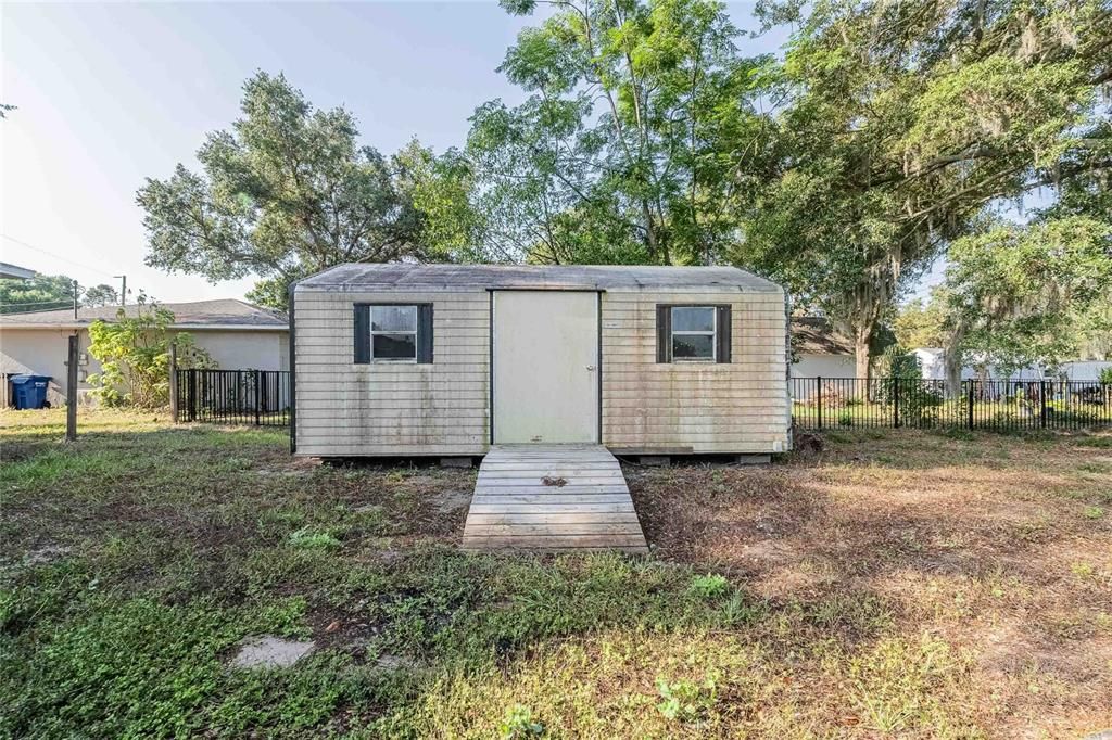 合同活跃: $219,900 (3 贝兹, 1 浴室, 1242 平方英尺)