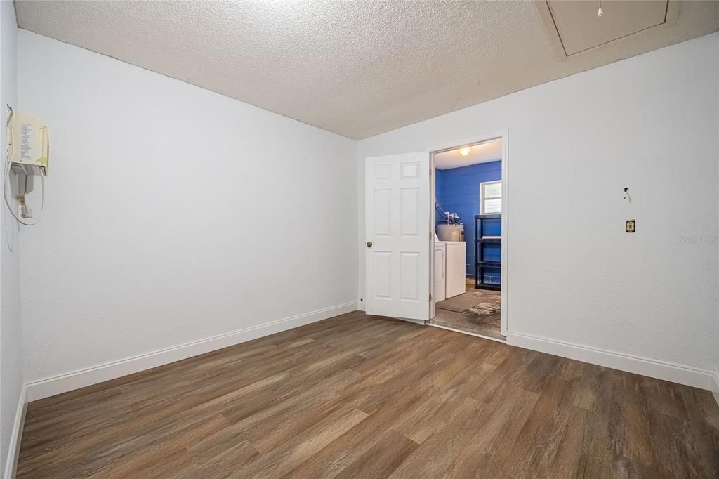 合同活跃: $219,900 (3 贝兹, 1 浴室, 1242 平方英尺)