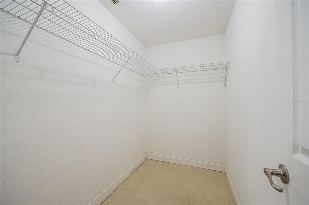 合同活跃: $219,900 (3 贝兹, 1 浴室, 1242 平方英尺)