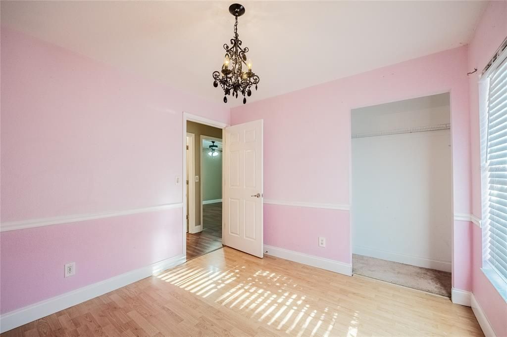 合同活跃: $219,900 (3 贝兹, 1 浴室, 1242 平方英尺)