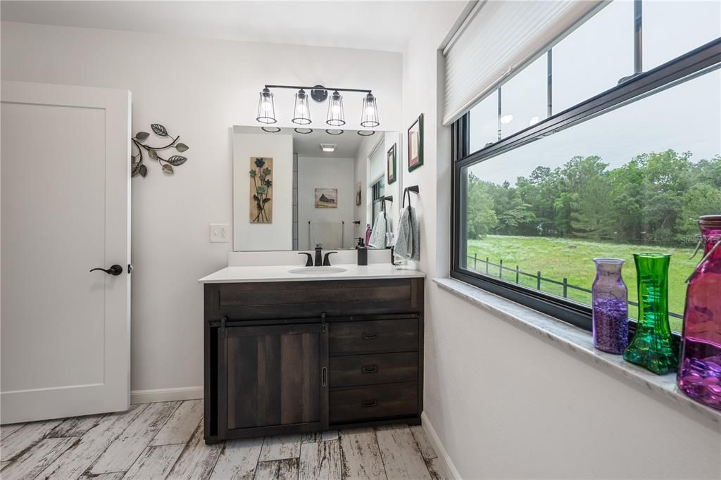 待售: $1,300,000 (6 贝兹, 5 浴室, 3647 平方英尺)