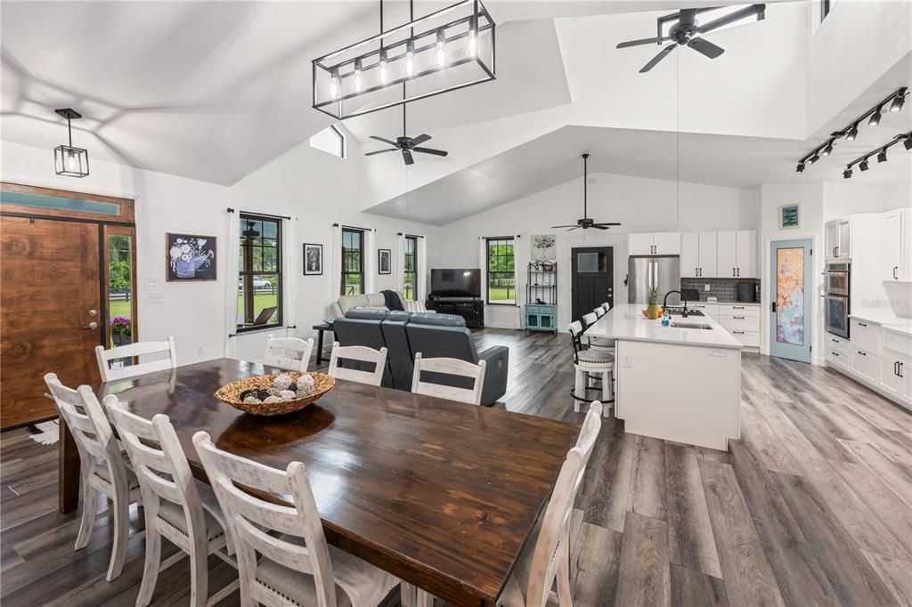 待售: $1,300,000 (6 贝兹, 5 浴室, 3647 平方英尺)