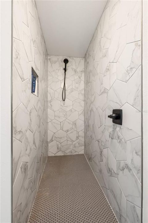 待售: $1,300,000 (6 贝兹, 5 浴室, 3647 平方英尺)