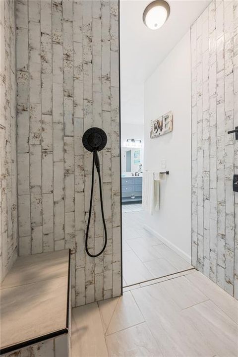 待售: $1,300,000 (6 贝兹, 5 浴室, 3647 平方英尺)