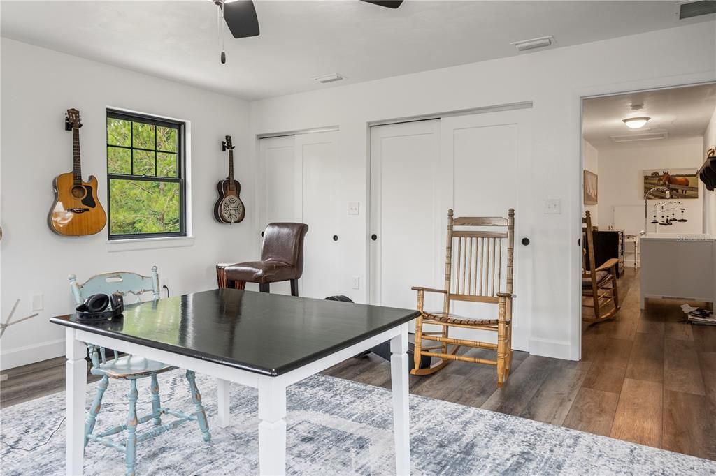 待售: $1,300,000 (6 贝兹, 5 浴室, 3647 平方英尺)