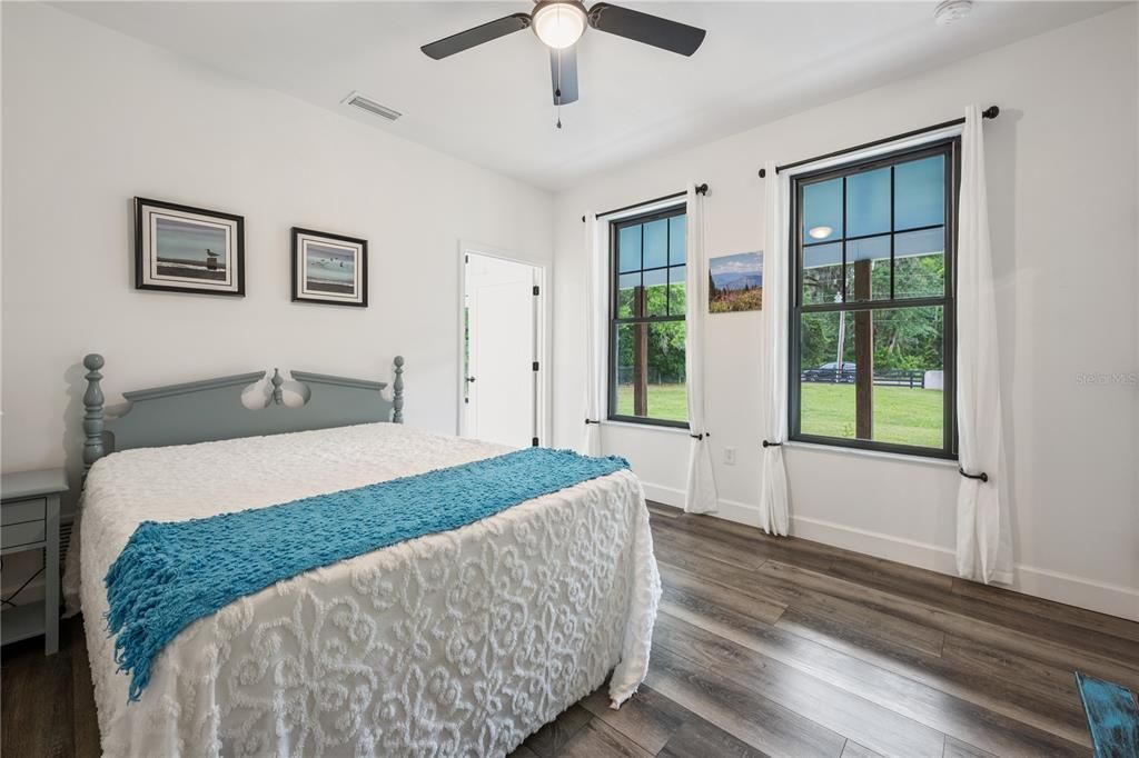 待售: $1,300,000 (6 贝兹, 5 浴室, 3647 平方英尺)