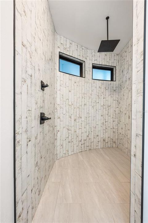 待售: $1,300,000 (6 贝兹, 5 浴室, 3647 平方英尺)