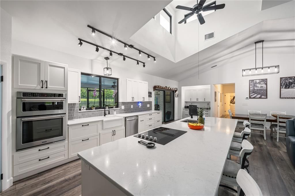 待售: $1,300,000 (6 贝兹, 5 浴室, 3647 平方英尺)