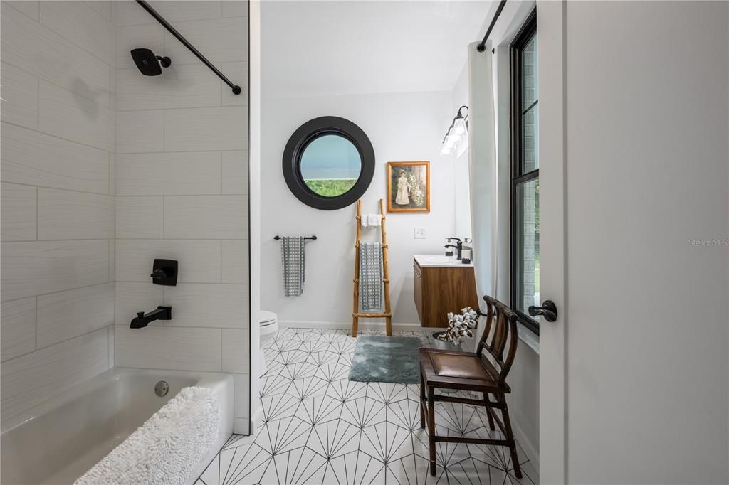 待售: $1,300,000 (6 贝兹, 5 浴室, 3647 平方英尺)