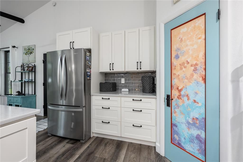 待售: $1,300,000 (6 贝兹, 5 浴室, 3647 平方英尺)