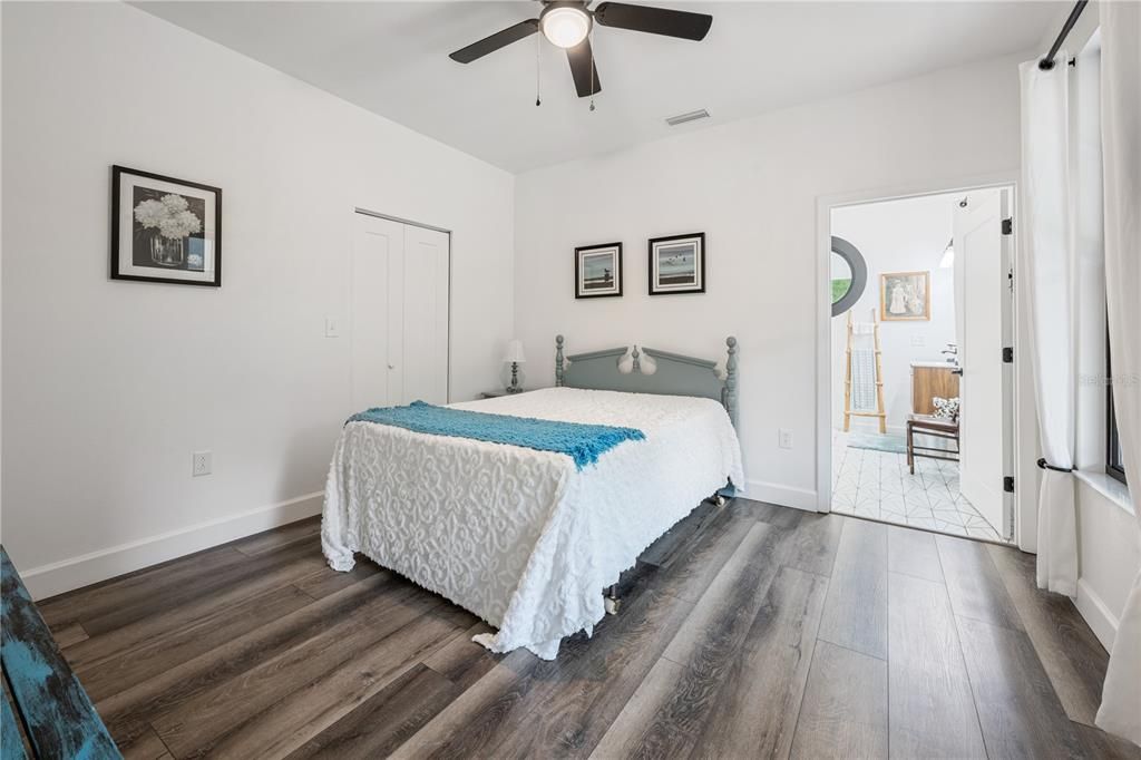 待售: $1,300,000 (6 贝兹, 5 浴室, 3647 平方英尺)