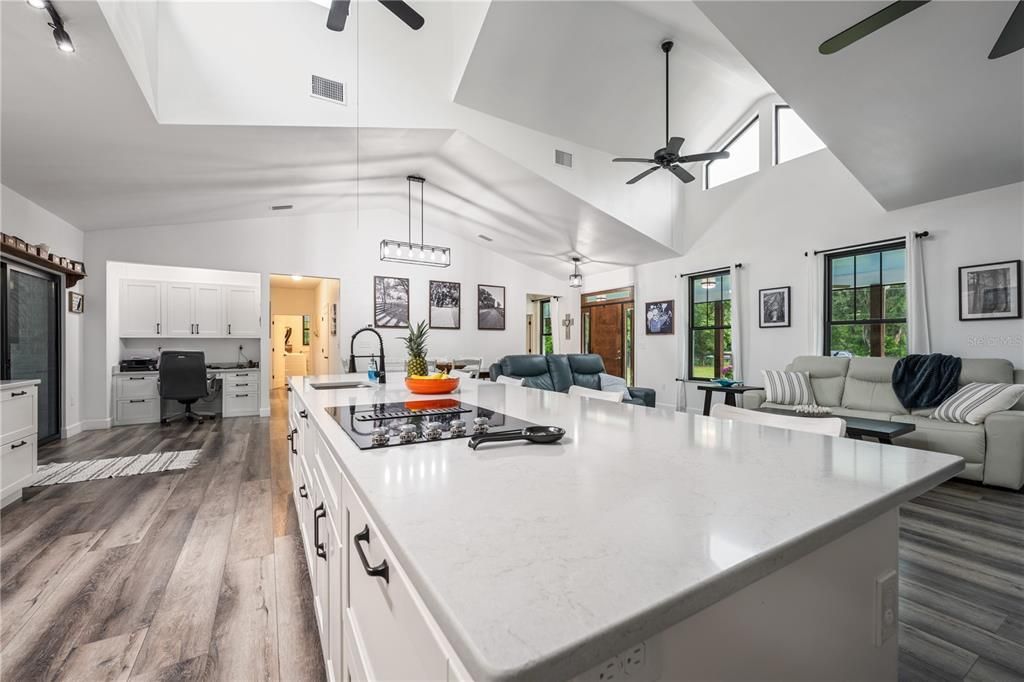 待售: $1,300,000 (6 贝兹, 5 浴室, 3647 平方英尺)