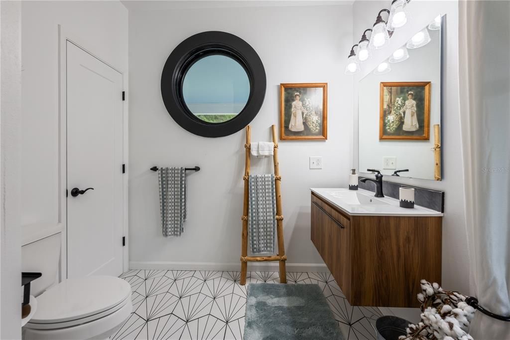 待售: $1,300,000 (6 贝兹, 5 浴室, 3647 平方英尺)