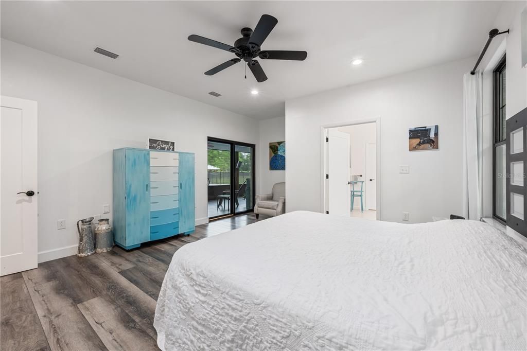 待售: $1,300,000 (6 贝兹, 5 浴室, 3647 平方英尺)